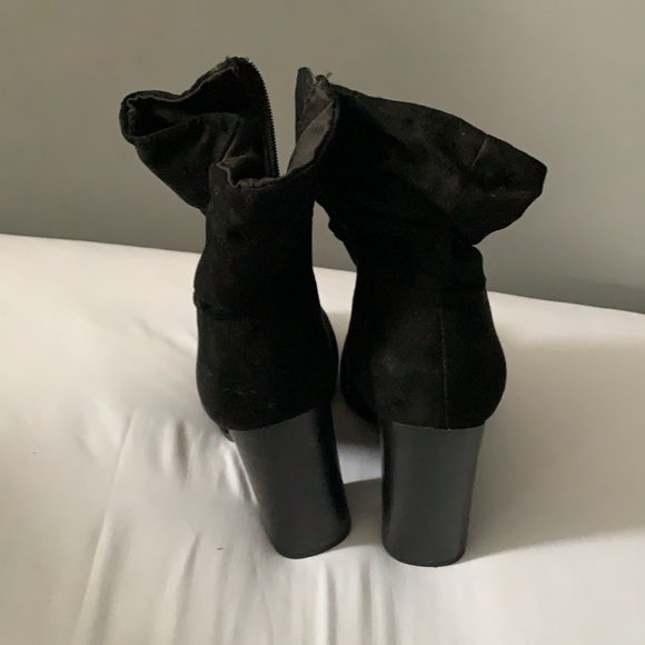 Black boots - Picture 3 of 3
